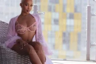 Petite 5'1" 115 pound Spinner ... - Image 1